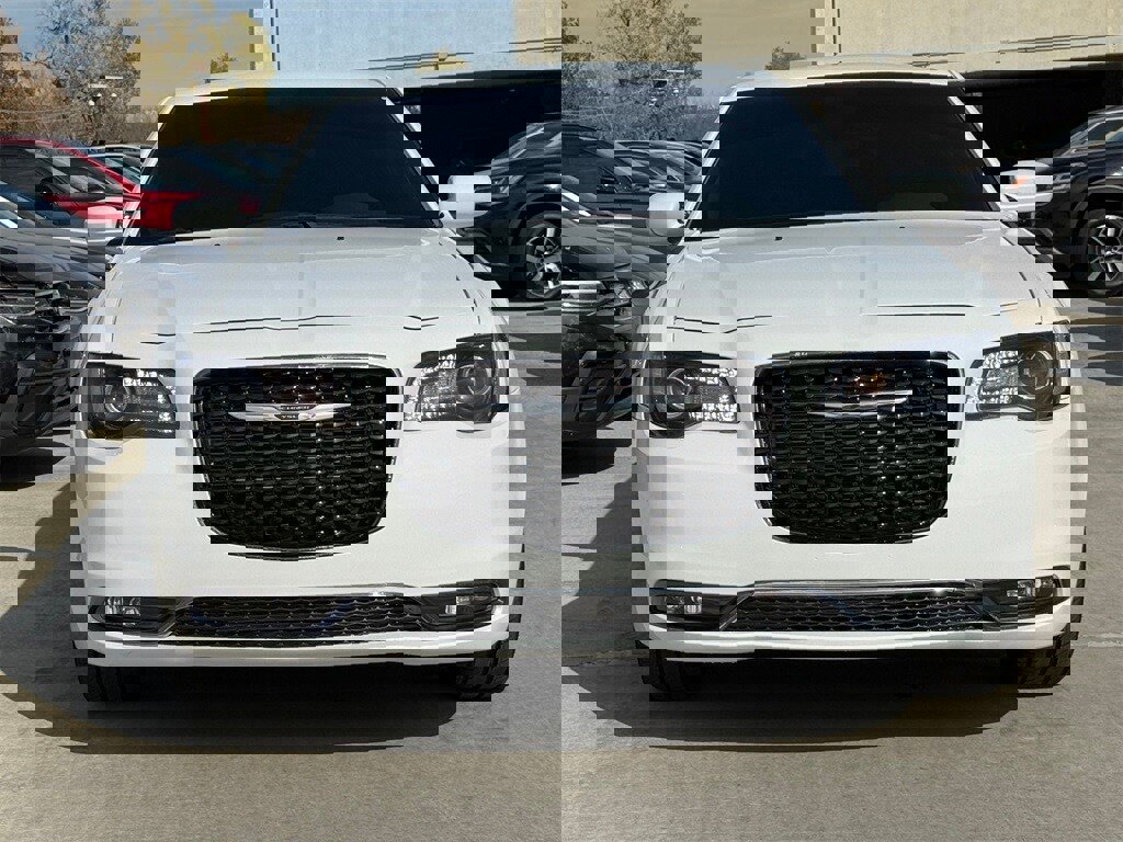 Used 2019 Chrysler 300 S image 6
