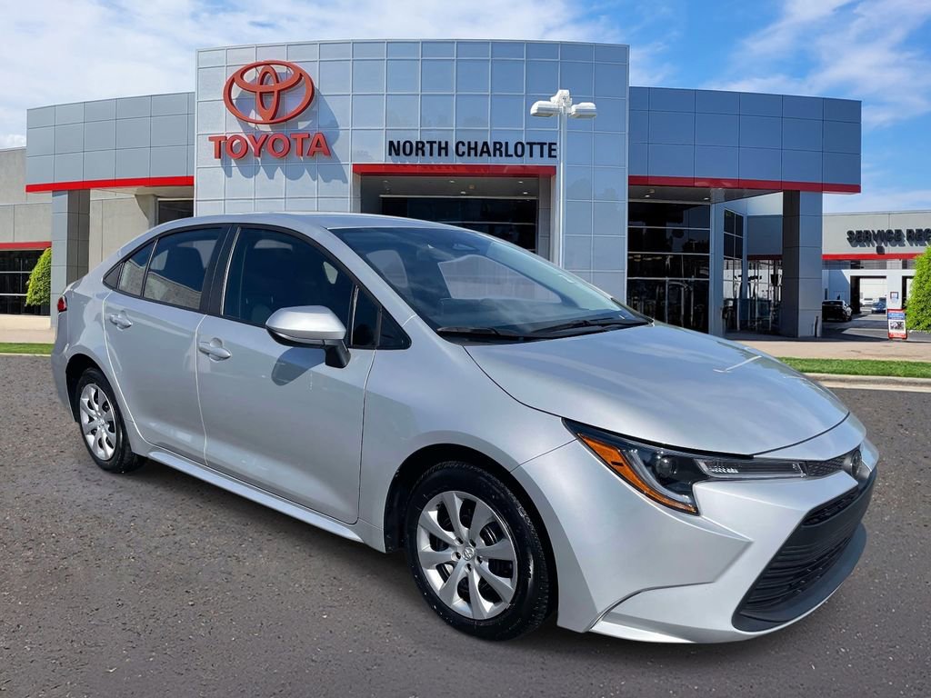 Used 2025 Toyota Corolla LE image 3