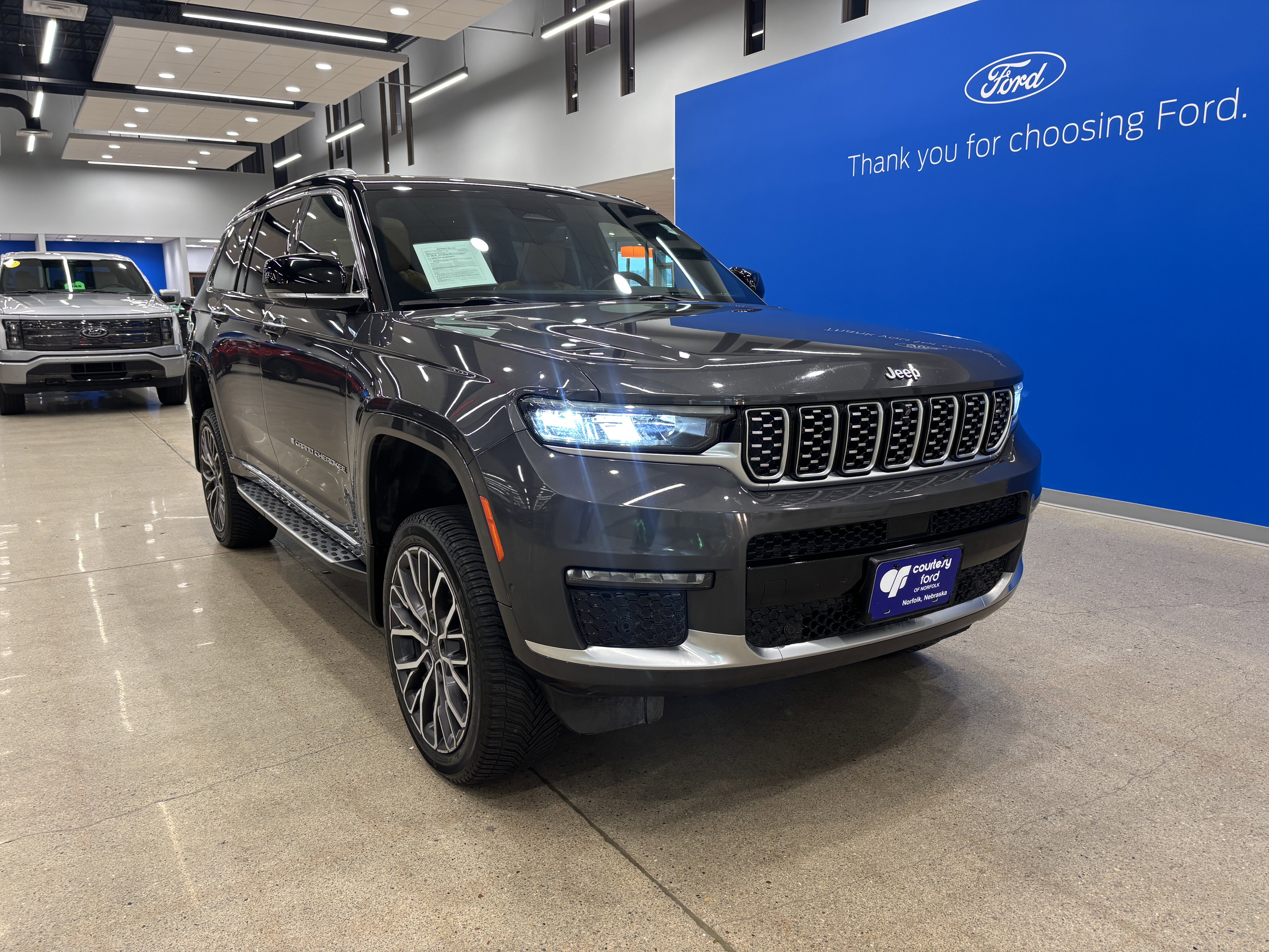 Used 2021 Jeep Grand Cherokee L Summit image 2