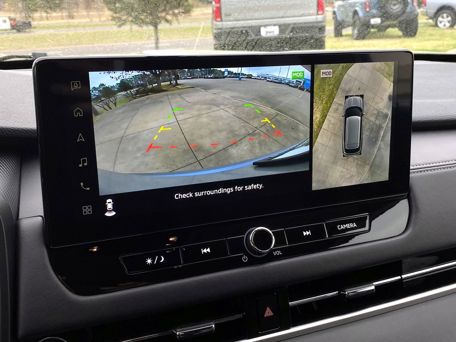 Used 2025 Mitsubishi Outlander SEL image 16