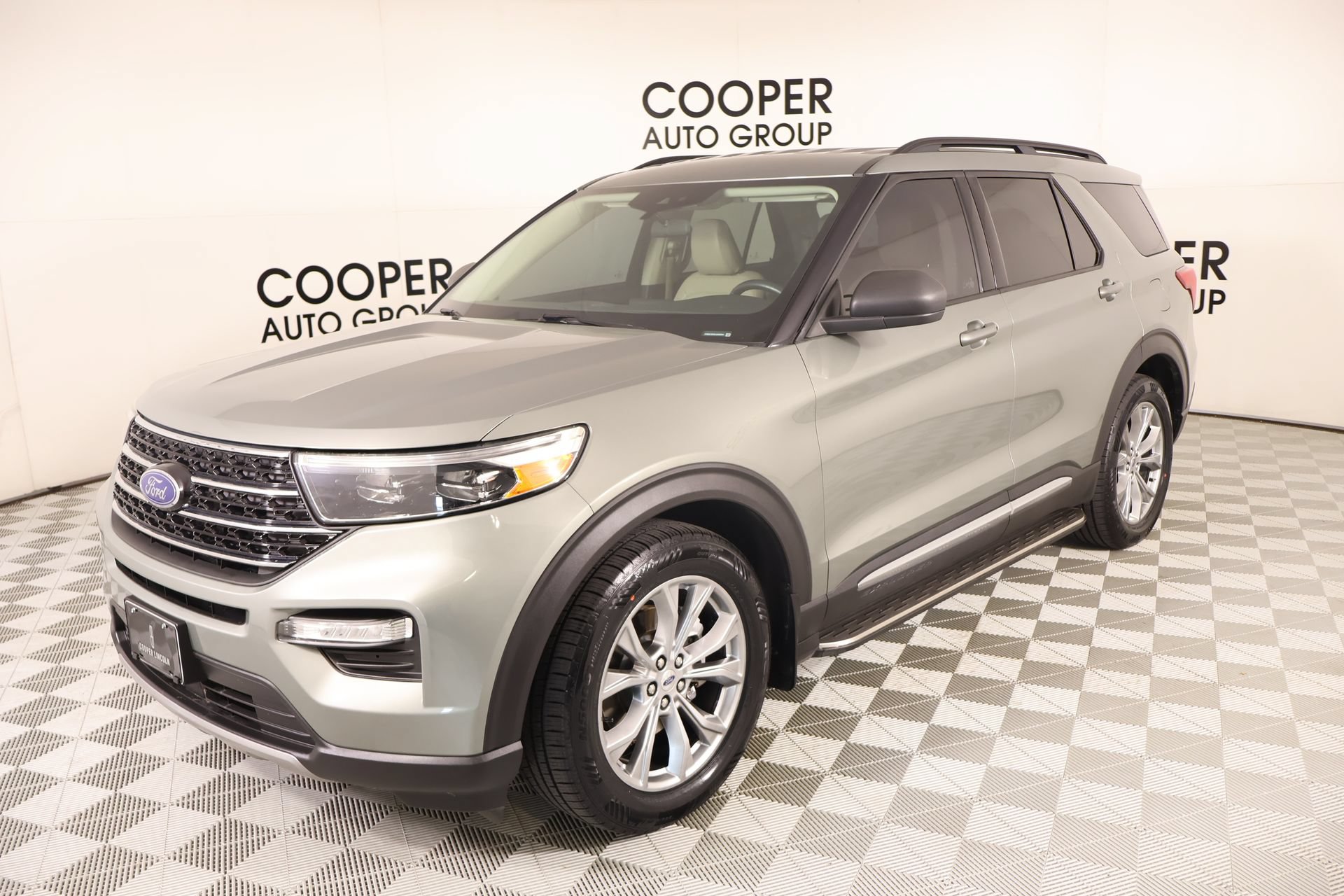 Used 2020 Ford Explorer XLT w/ Equipment Group 202A RWD image 10