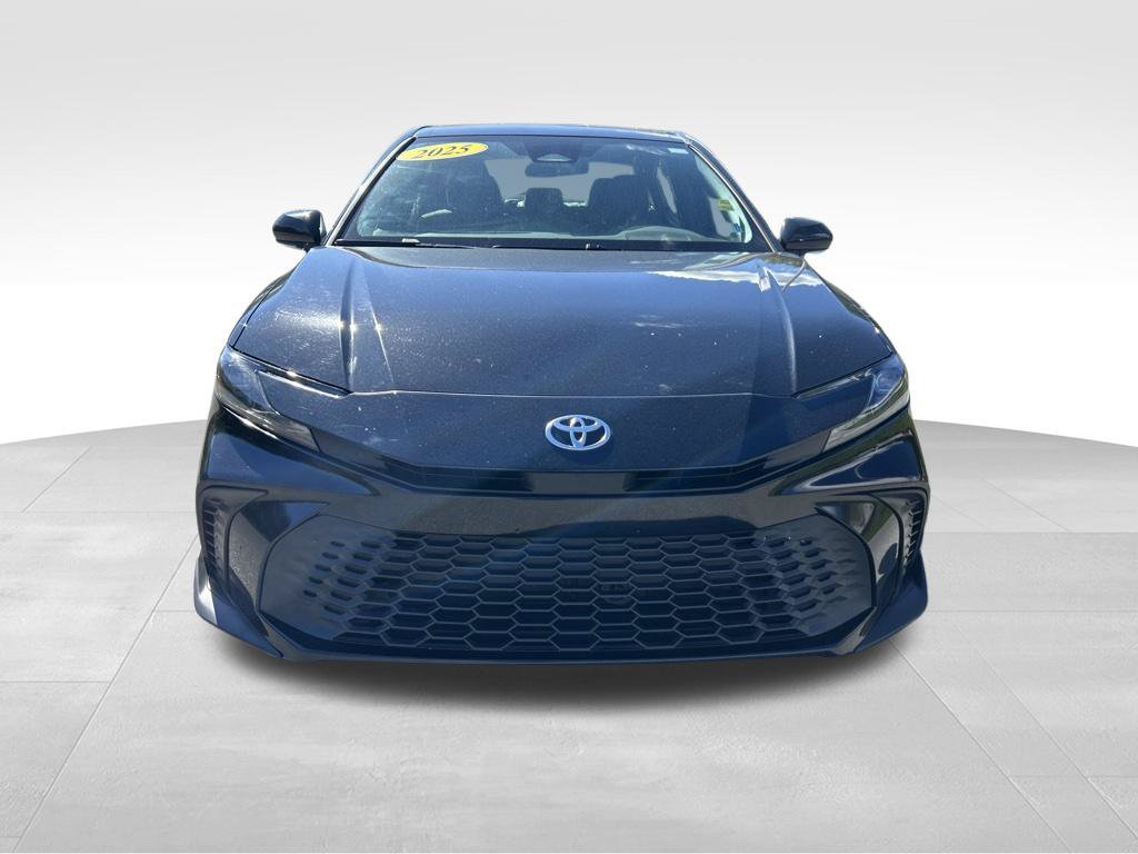 Certified 2025 Toyota Camry SE FWD image 8