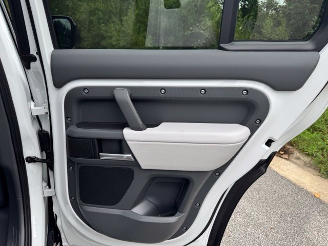 New 2026 Land Rover Defender 110 X-Dynamic SE AWD/4WD image 15