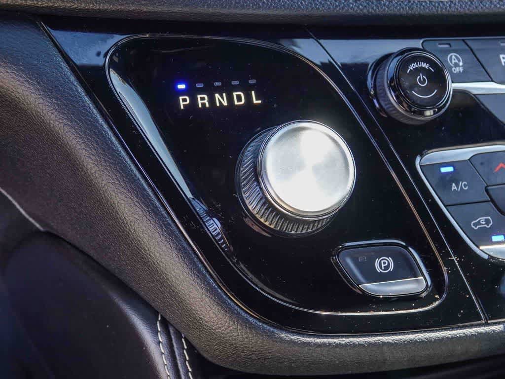 Used 2025 Chrysler Pacifica Limited FWD image 18