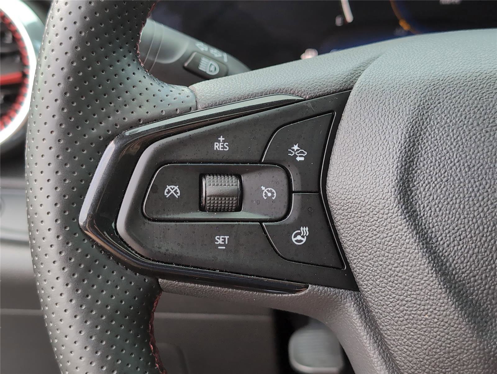 Used 2024 Chevrolet Trax RS w/ Sunroof Package image 31