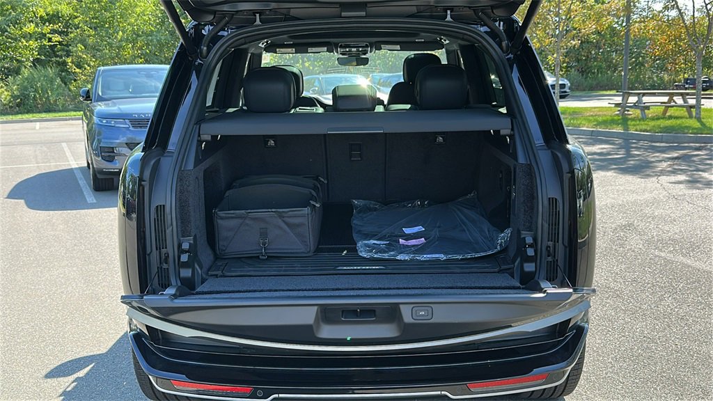 New 2025 Land Rover Range Rover SE image 27