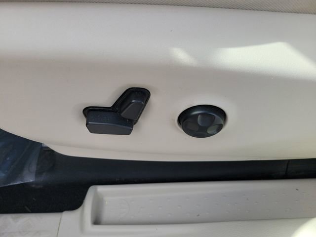 Used 2017 Chrysler Pacifica Limited FWD image 19