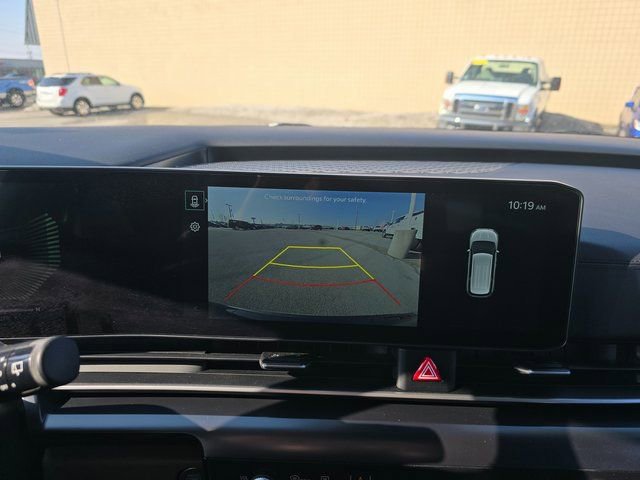 Used 2025 Kia Carnival image 19