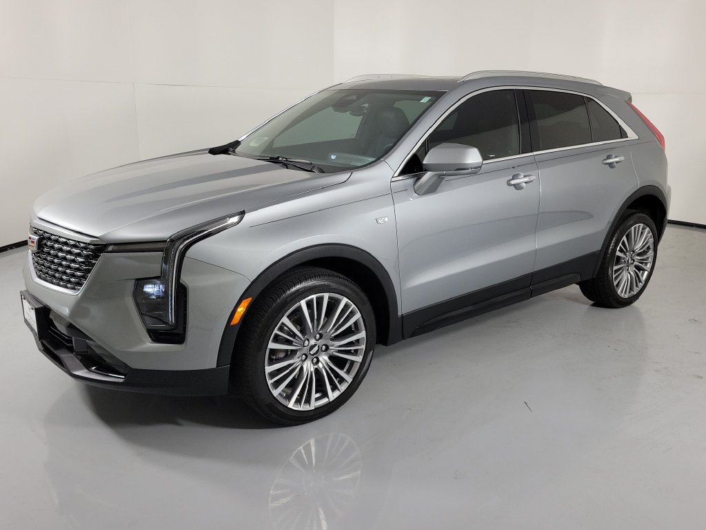 Used 2024 Cadillac XT4 Premium Luxury FWD image 3