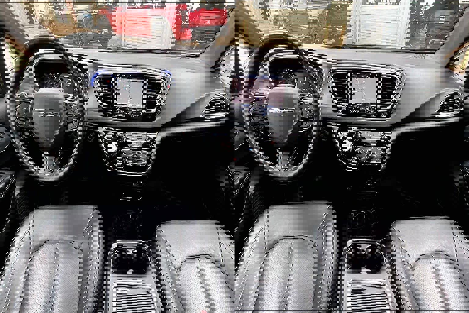 Used 2020 Chrysler Pacifica Touring-L Plus image 14