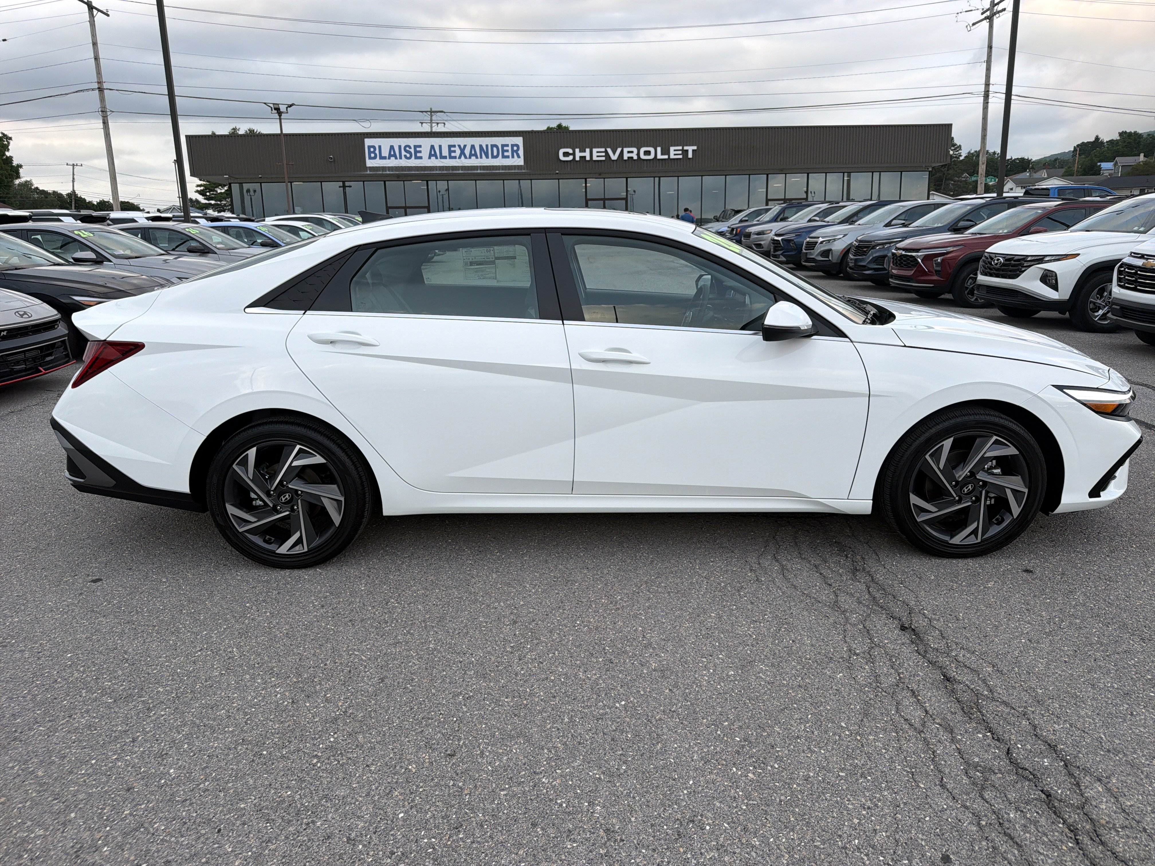New 2026 Hyundai Elantra Limited w/ Cargo Package FWD image 2