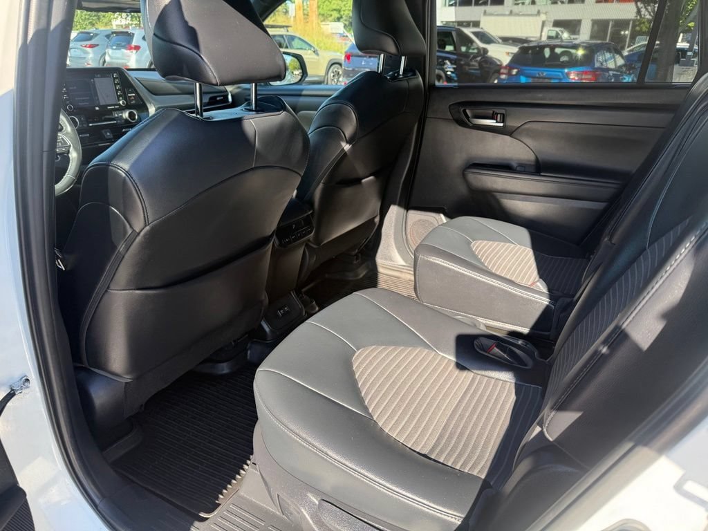Used 2021 Toyota Highlander XSE AWD/4WD image 16