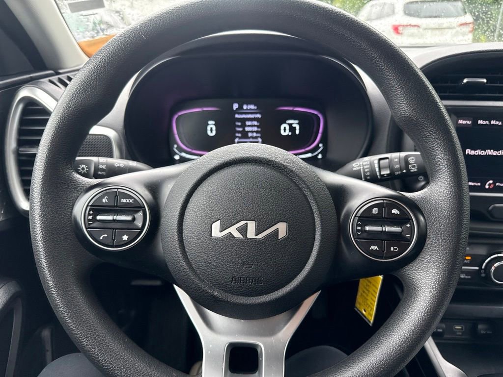 Used 2023 Kia Soul LX w/ LX Technology Package FWD image 4