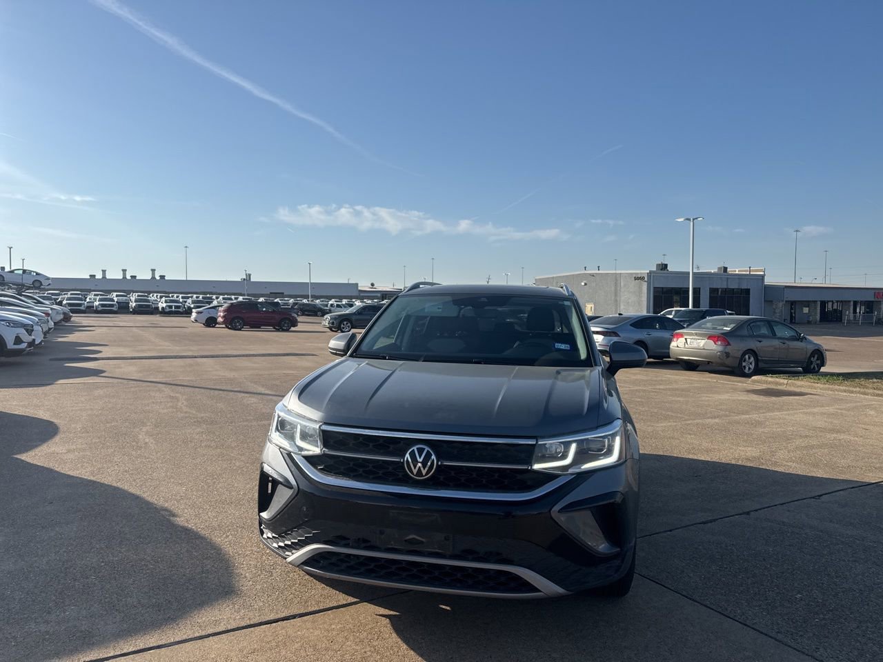 Used 2022 Volkswagen Taos SEL image 5