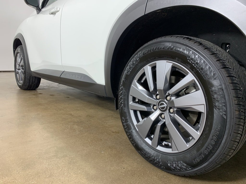 Used 2025 Nissan Pathfinder SV image 17