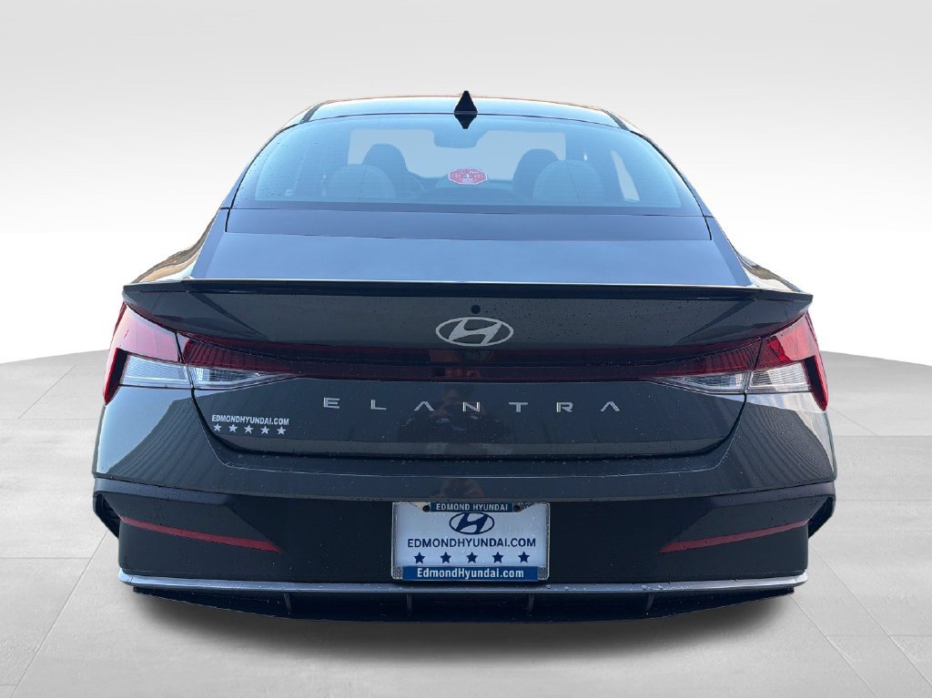 New 2026 Hyundai Elantra SEL Sport FWD image 5