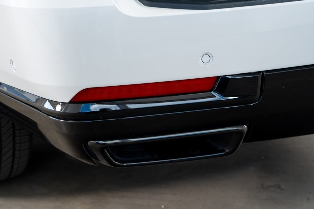 Used 2025 Cadillac Escalade ESV Sport Platinum w/ LPO, ONYX Package RWD image 19