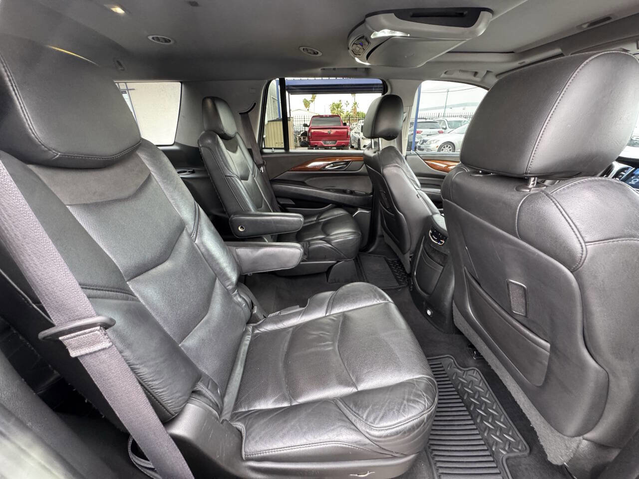 Used 2016 Cadillac Escalade Luxury image 9