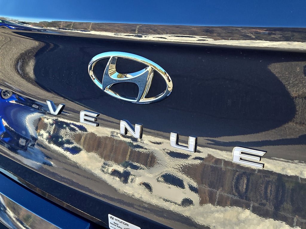Certified 2025 Hyundai Venue Limited FWD image 30