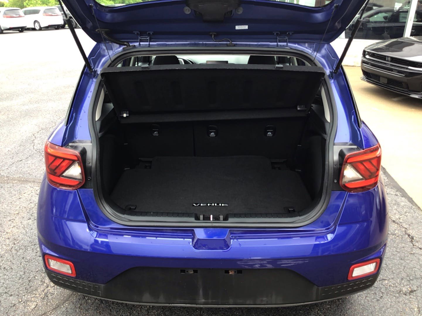 Used 2022 Hyundai Venue SEL FWD image 4