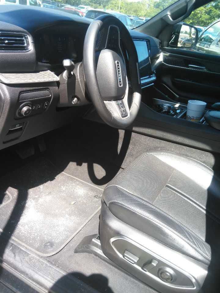 Used 2024 Jeep Wagoneer L Series II RWD image 10