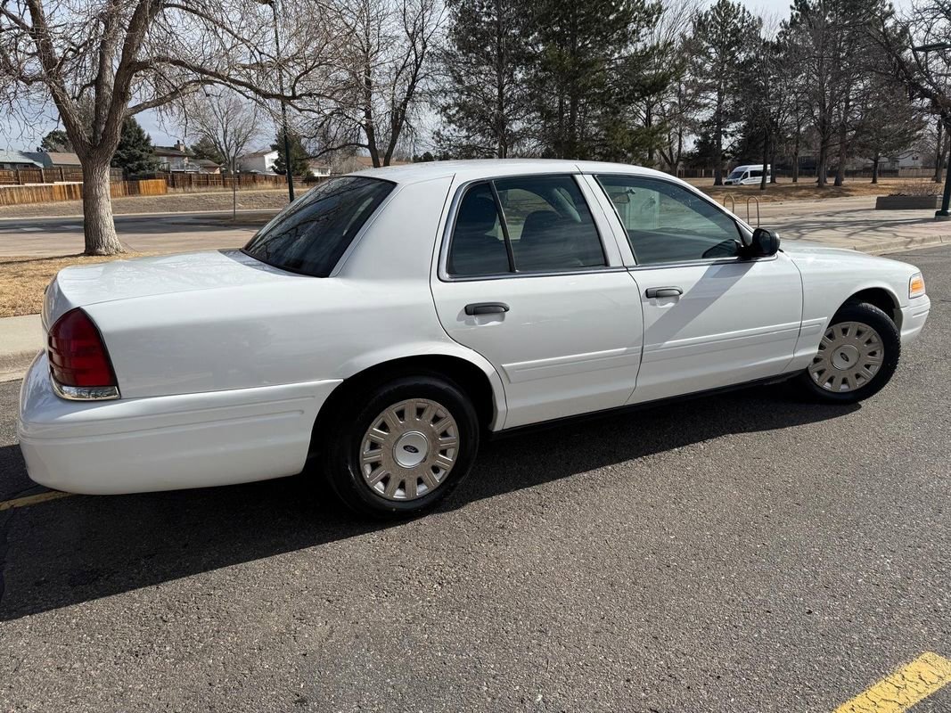 Used 2008 Ford Crown Victoria Standard image 4