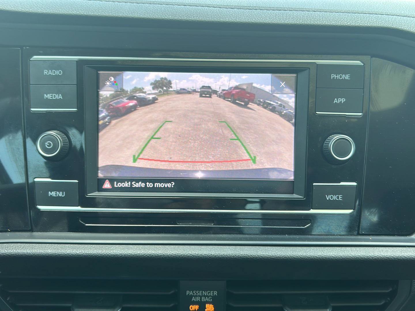 Used 2023 Volkswagen Jetta SE FWD image 9