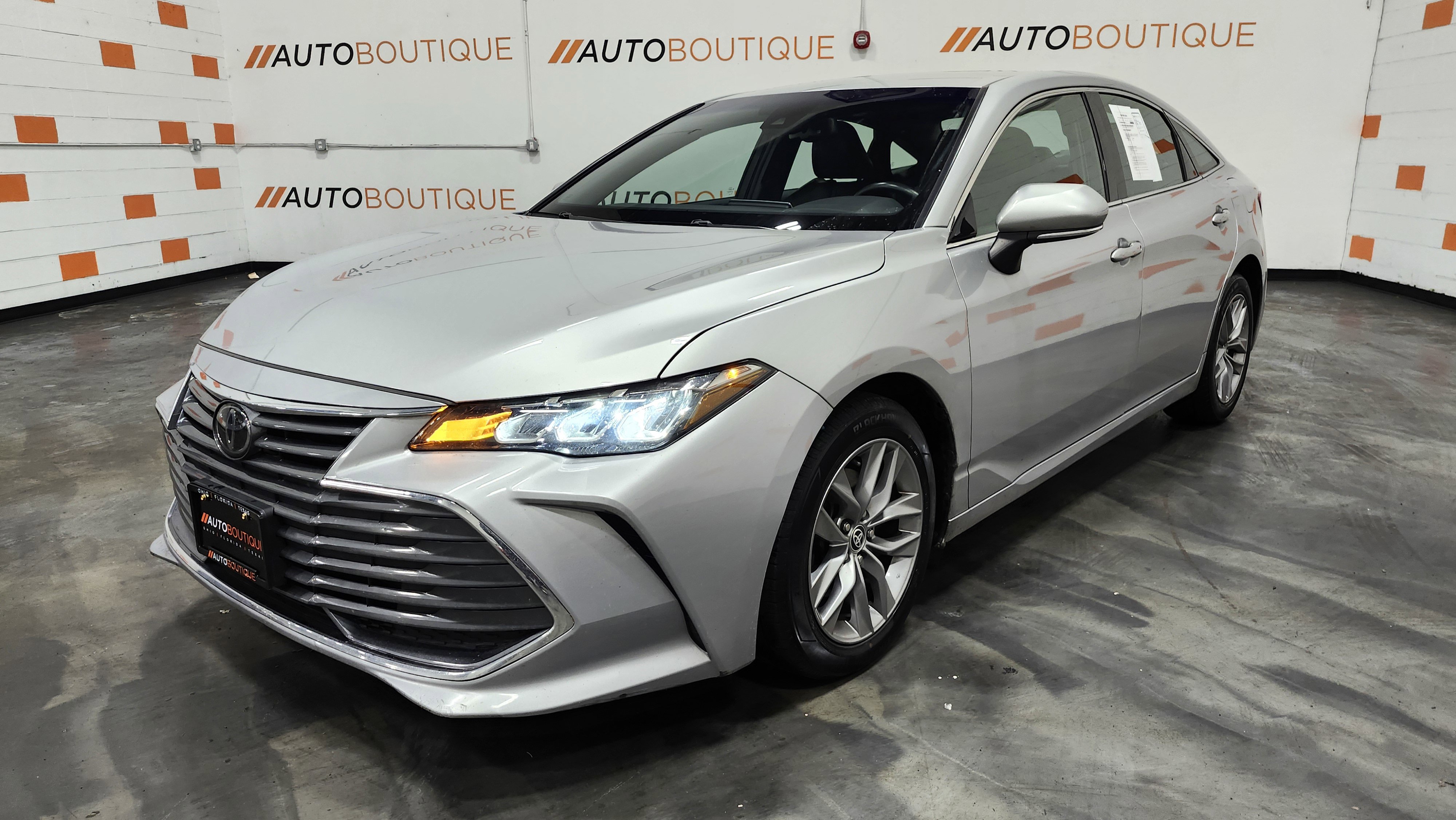 Used 2022 Toyota Avalon XLE image 12