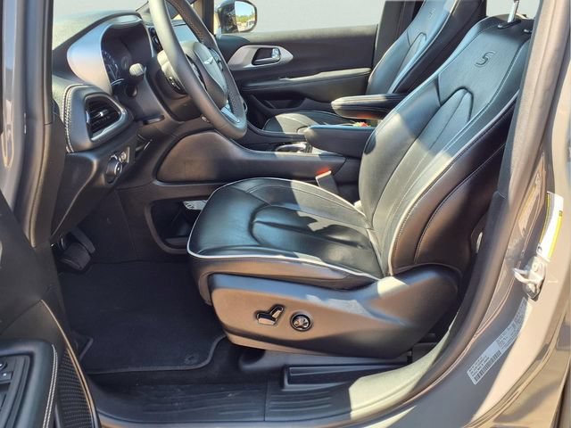 Used 2025 Chrysler Pacifica Limited FWD image 23