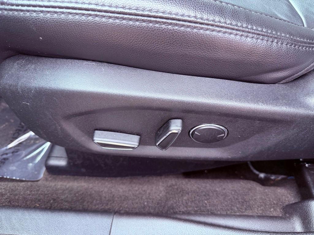 Used 2017 Ford Explorer XLT w/ Equipment Group 202A image 20