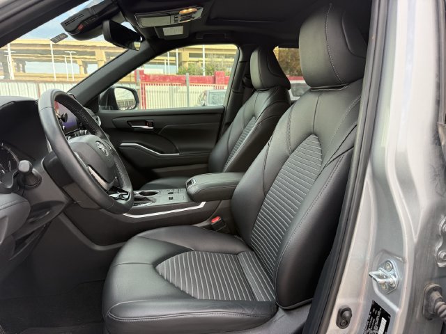 Used 2024 Toyota Highlander XSE FWD image 29
