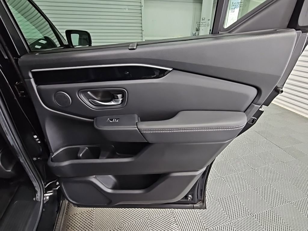 Used 2025 Honda Pilot EX-L image 37