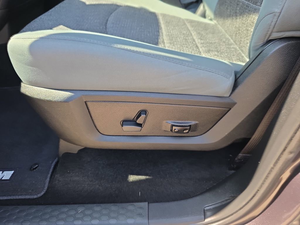 Used 2017 RAM 1500 Big Horn AWD/4WD image 13