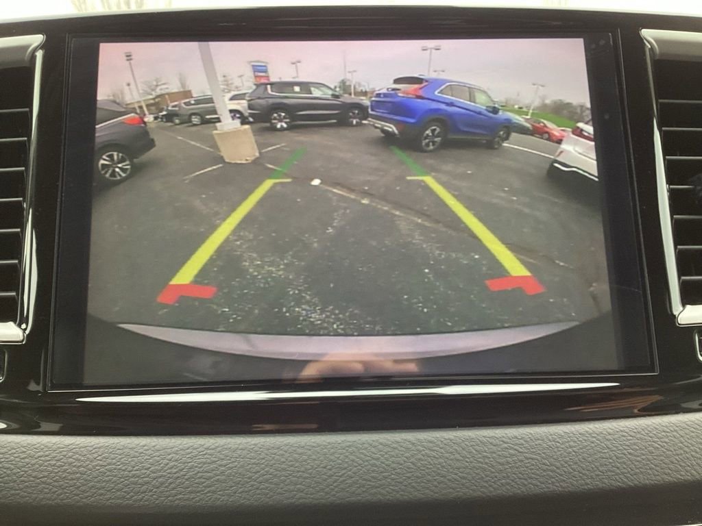 Used 2023 Chrysler Pacifica Touring-L image 20