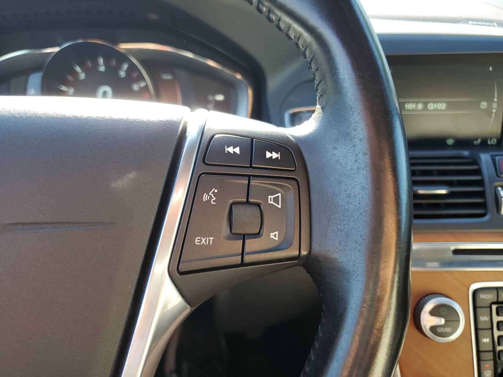 Used 2016 Volvo XC60 T5 Platinum FWD image 24