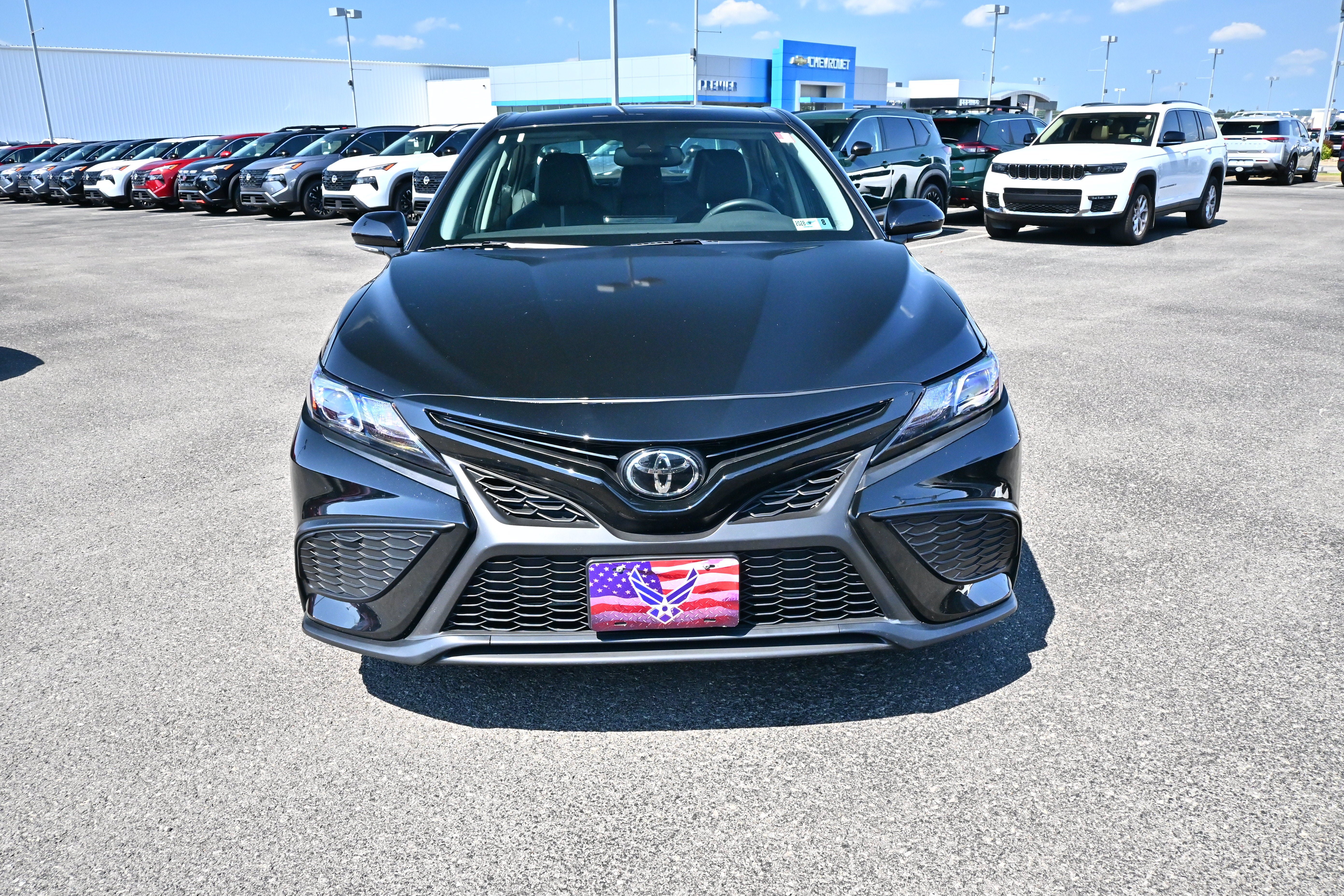 Used 2024 Toyota Camry SE w/ Convenience Package FWD image 3