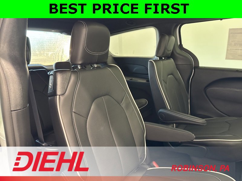 New 2026 Chrysler Pacifica Limited w/ S Appearance Package image 13