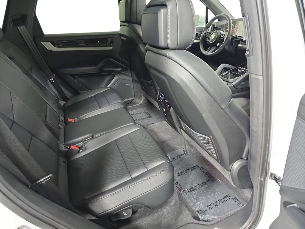 Certified 2025 Porsche Cayenne AWD/4WD image 26