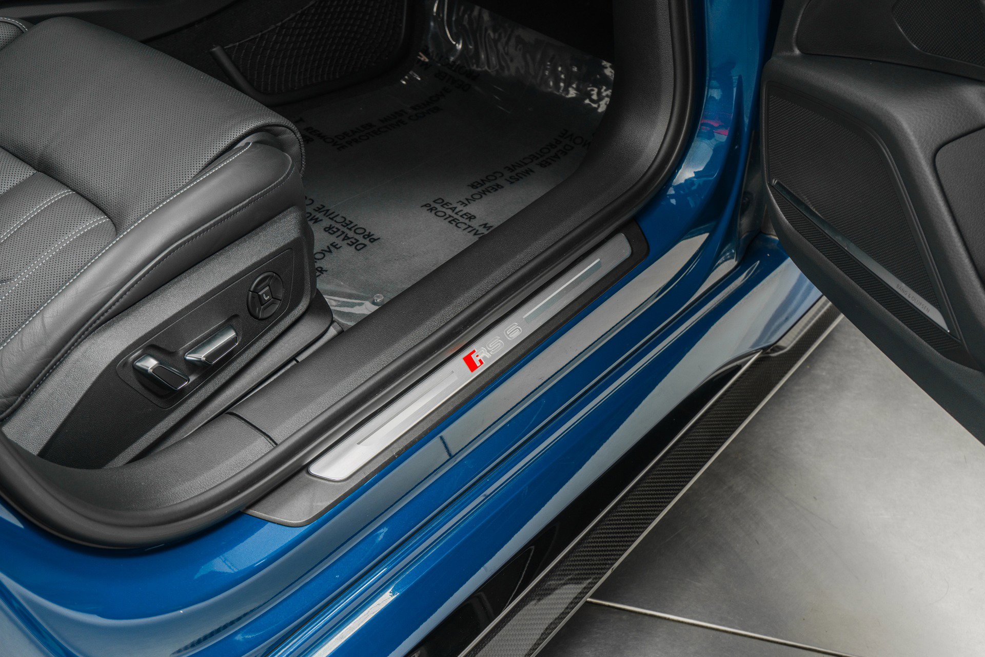 Used 2024 Audi RS 6 performance w/ Black Optic Package image 33