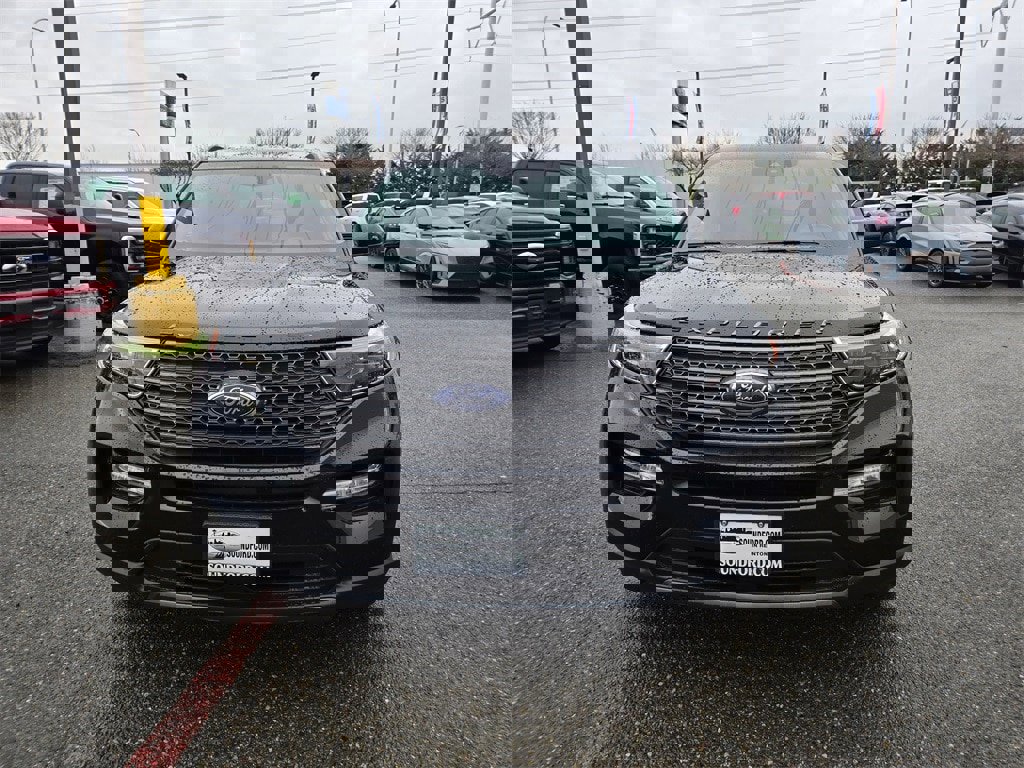 Used 2024 Ford Explorer XLT w/ Equipment Group 202A image 2