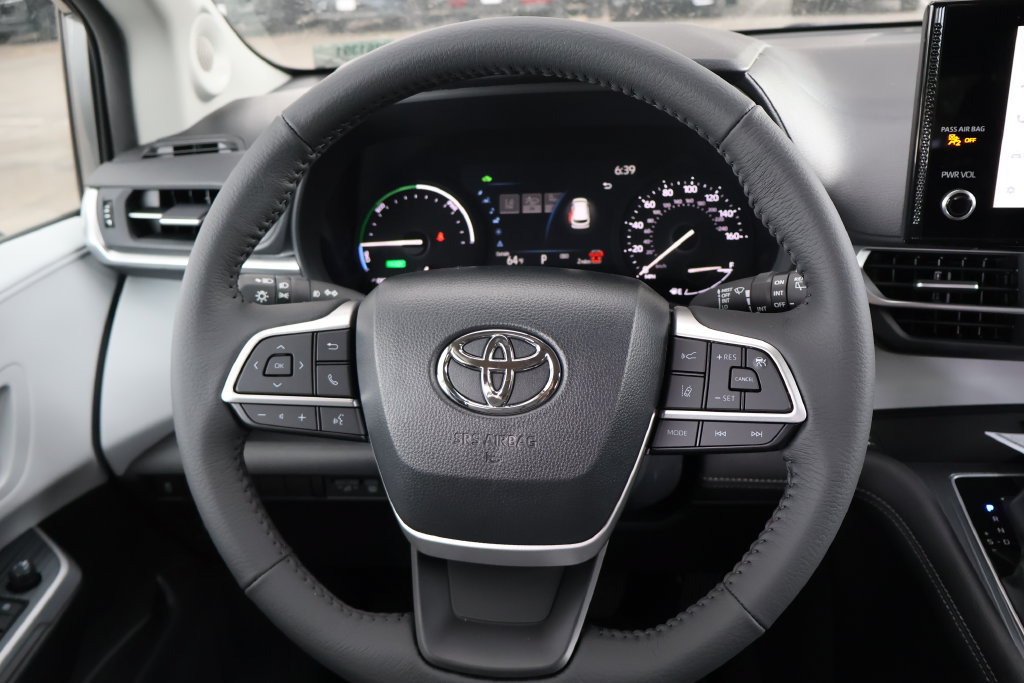 New 2026 Toyota Sienna XLE AWD/4WD image 29