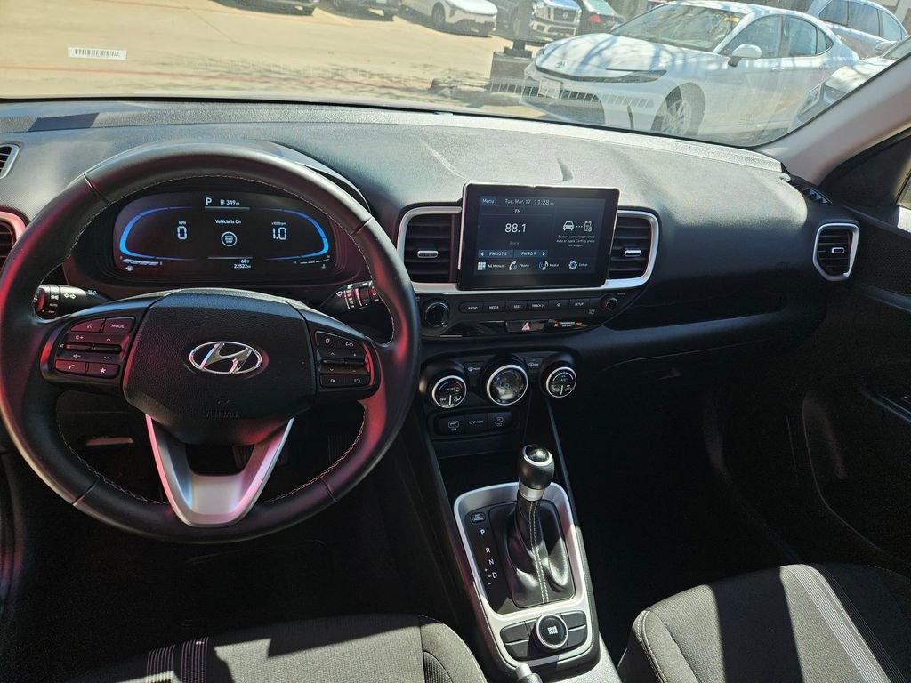 Used 2025 Hyundai Venue SEL image 16