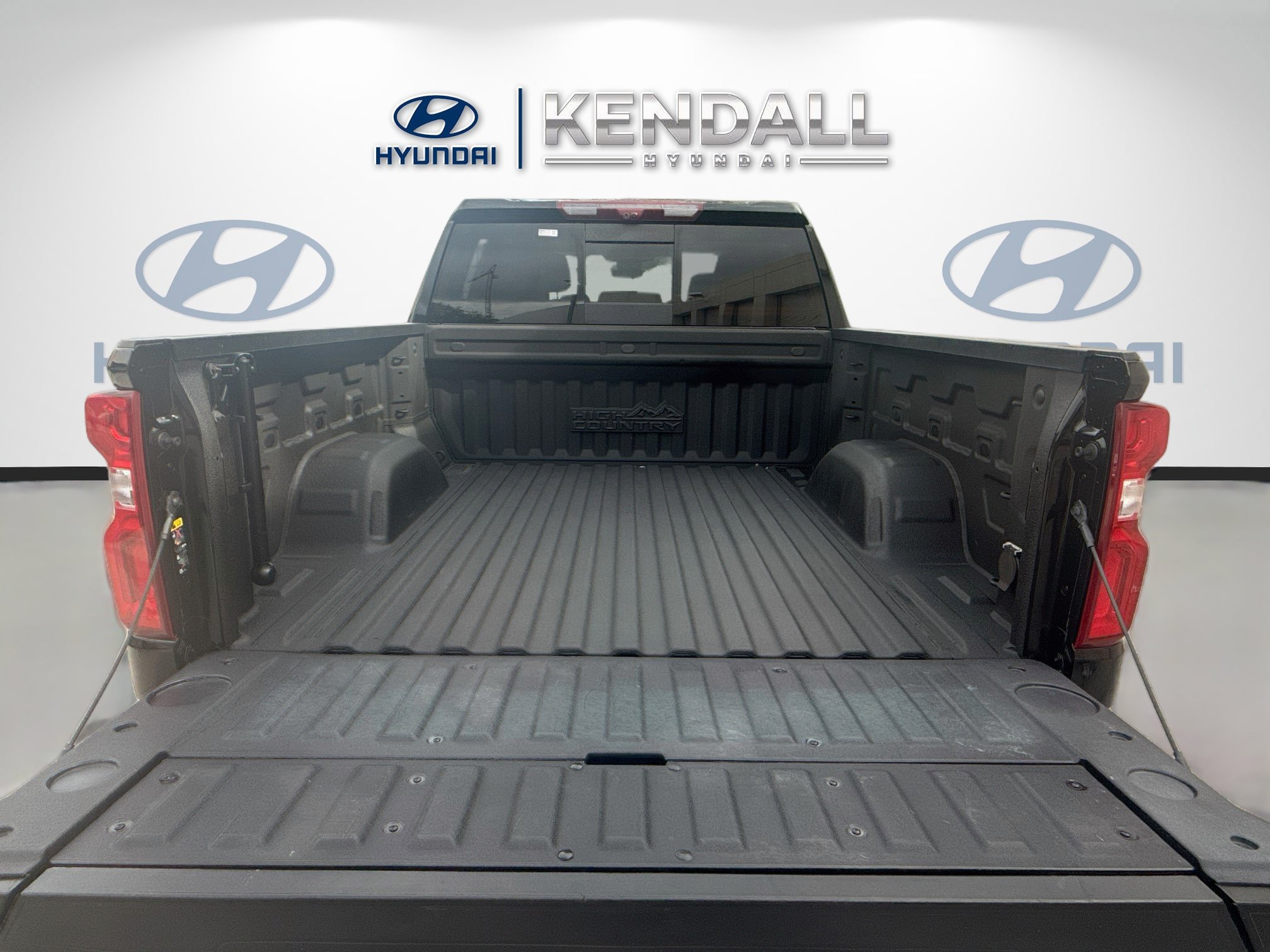 Used 2024 Chevrolet Silverado 1500 High Country w/ Midnight Edition AWD/4WD image 24