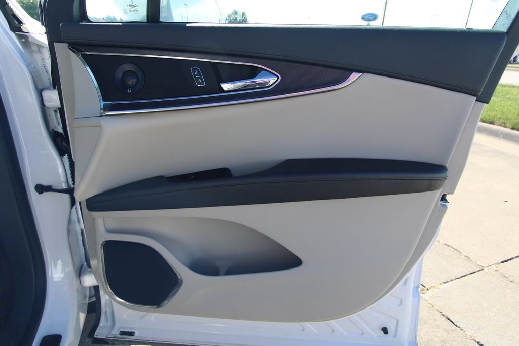 Used 2019 Lincoln Nautilus Reserve w/ Driver Assistance Package AWD/4WD image 40