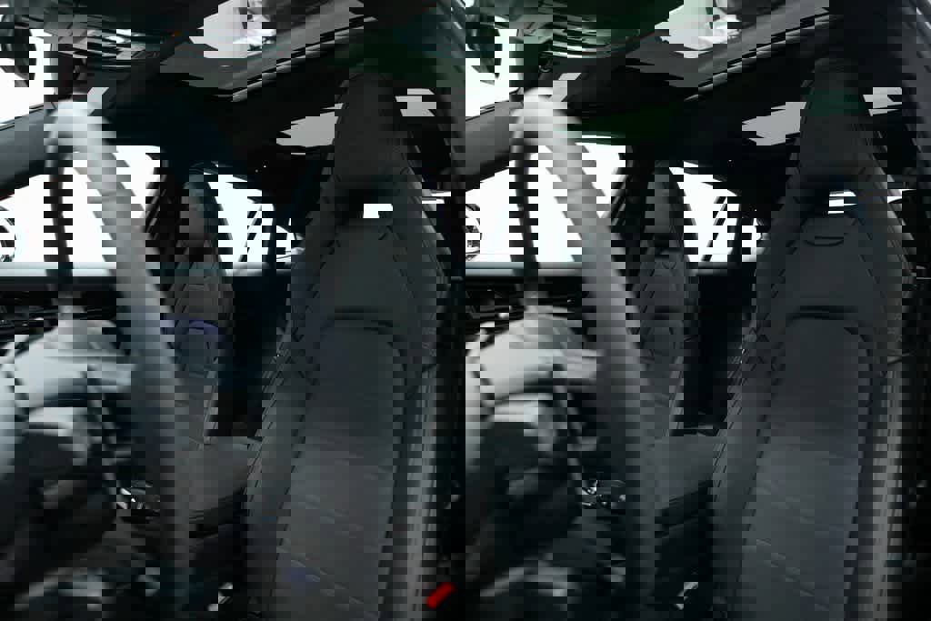 New 2025 Porsche Panamera 4 image 5