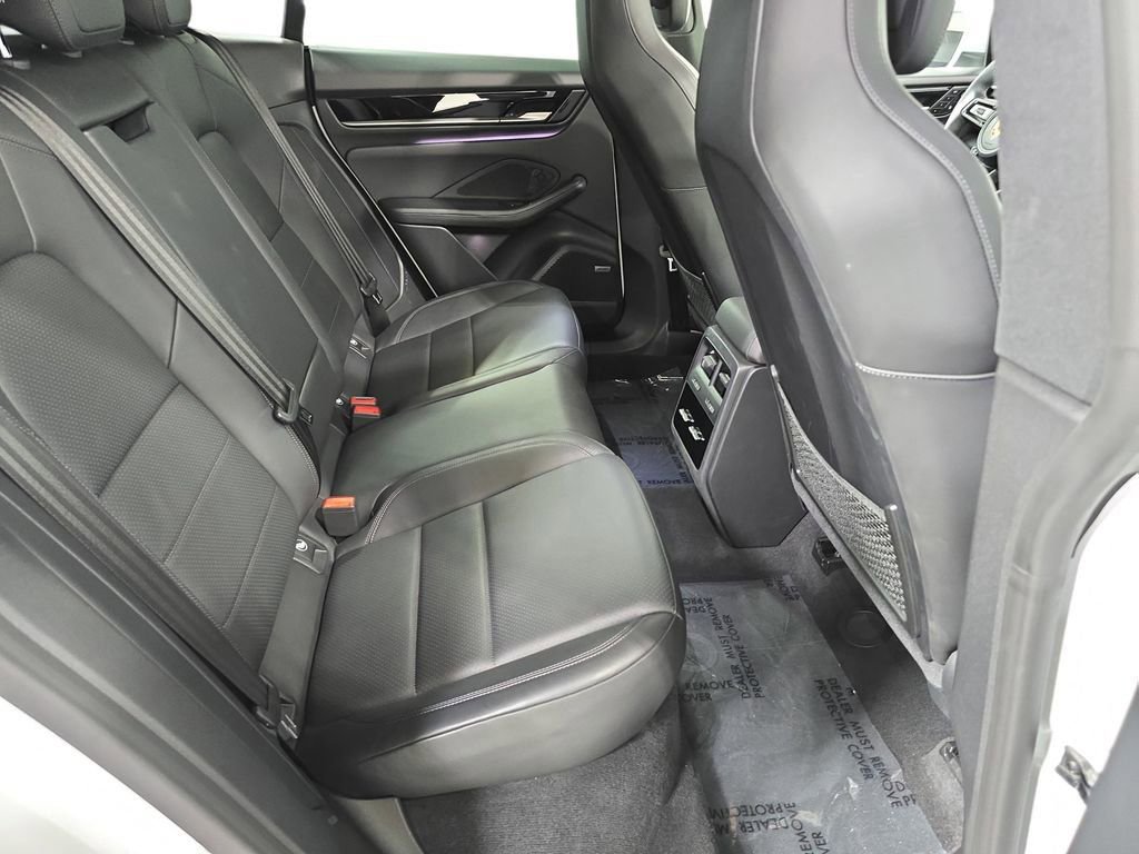 Certified 2025 Porsche Macan Electric image 26