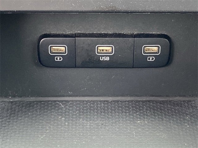 Used 2023 Kia Carnival LX image 19