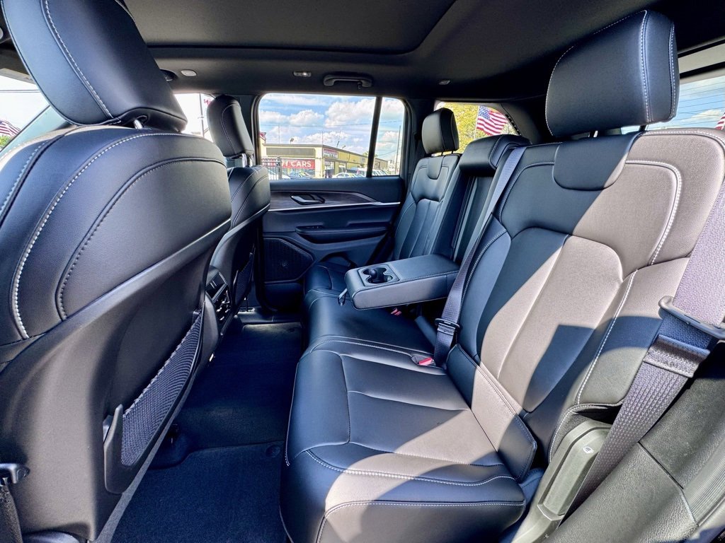 New 2025 Jeep Grand Cherokee Limited w/ Black Appearance Package image 15