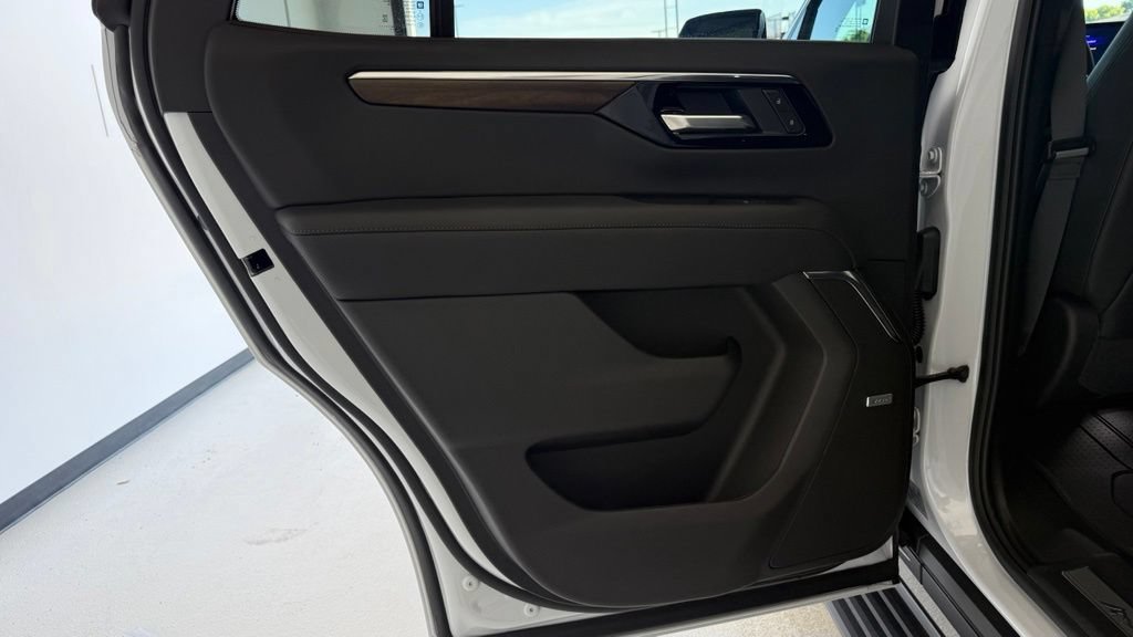 New 2026 Chevrolet Tahoe High Country AWD/4WD image 35