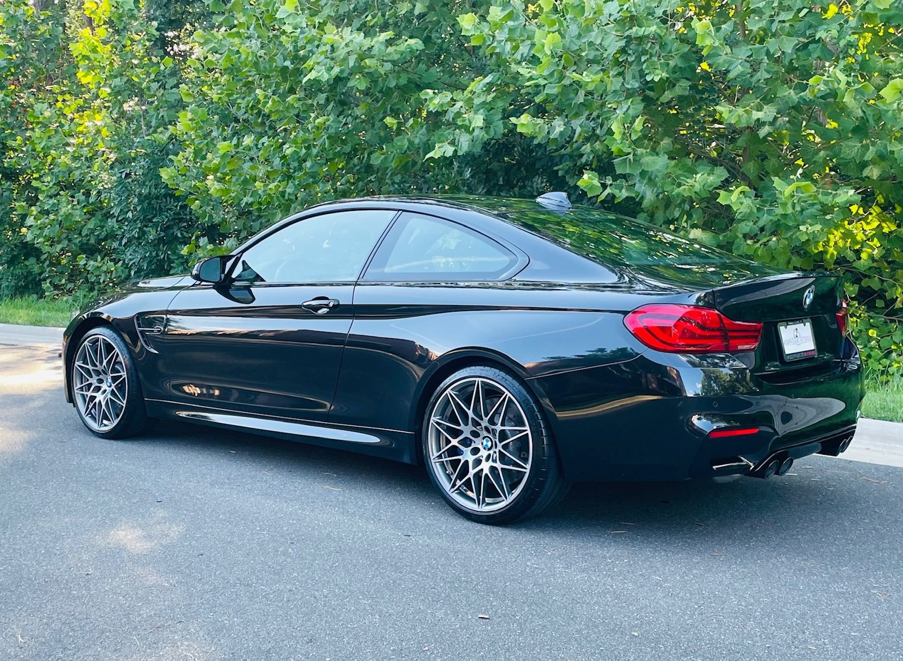 Used 2019 BMW M4 Coupe w/ Competition Package RWD image 11